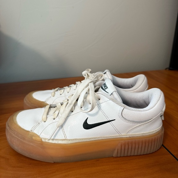 Nike Women's Court Legacy Lift Platform Sneaker Green White FV5526-100‎ Leather - Picture 4 of 10